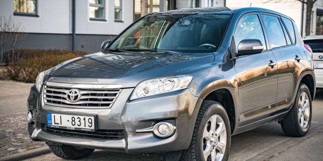 TOYOTA RAV 4