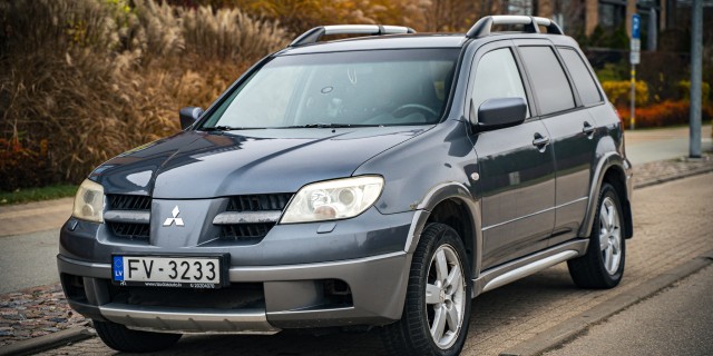 MITSUBISHI OUTLANDER
