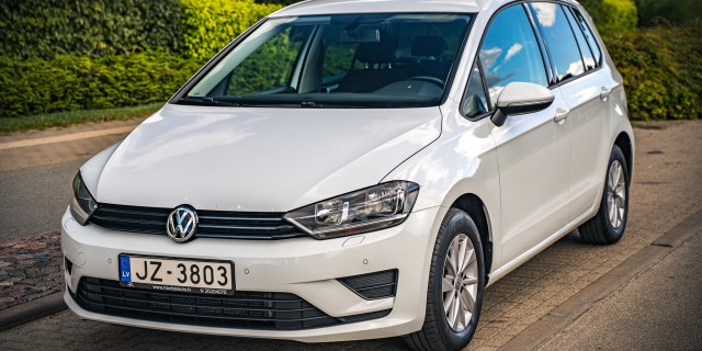 VOLKSWAGEN GOLF SPORTSVAN