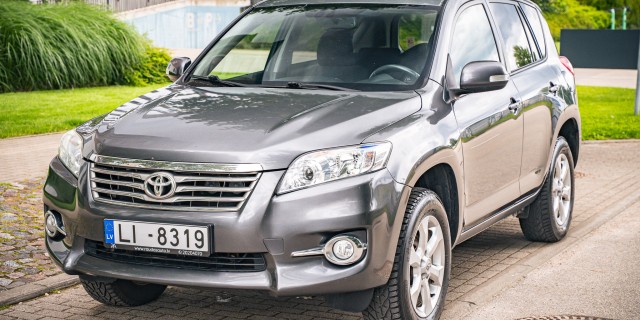 TOYOTA RAV 4