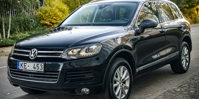VOLKSWAGEN TOUAREG