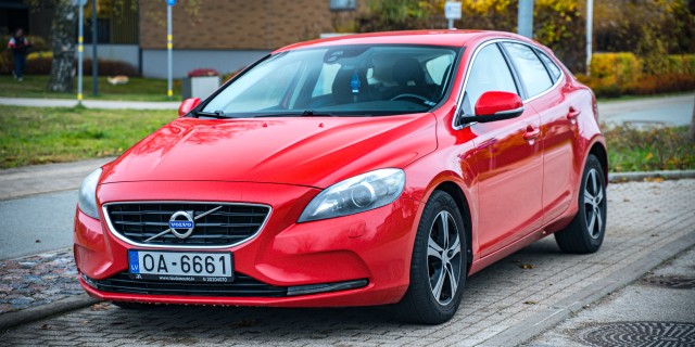 VOLVO V40
