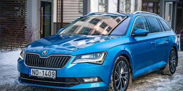 SKODA SUPERB