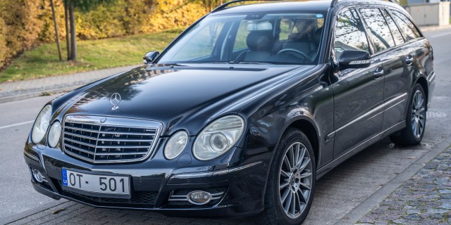 MERCEDES E320