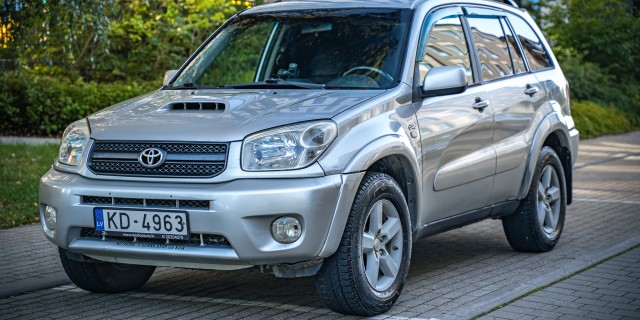 TOYOTA RAV 4