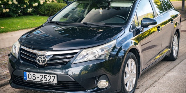 TOYOTA AVENSIS