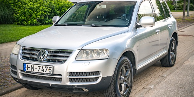 VOLKSWAGEN TOUAREG