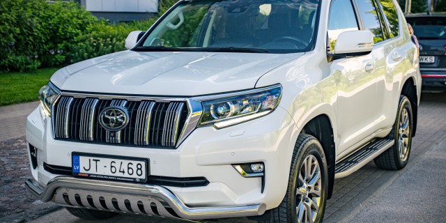 TOYOTA LAND CRUISER