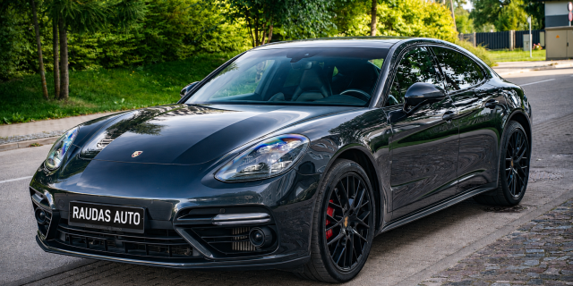 PORSCHE PANAMERA