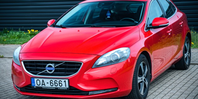 VOLVO V40