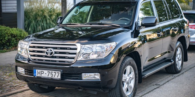 TOYOTA LAND CRUISER