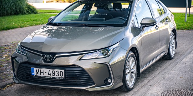 TOYOTA COROLLA