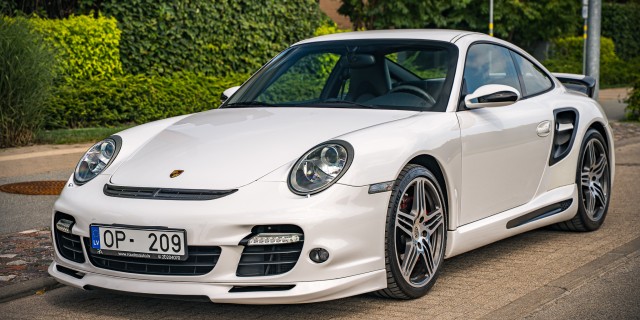 PORSCHE 911