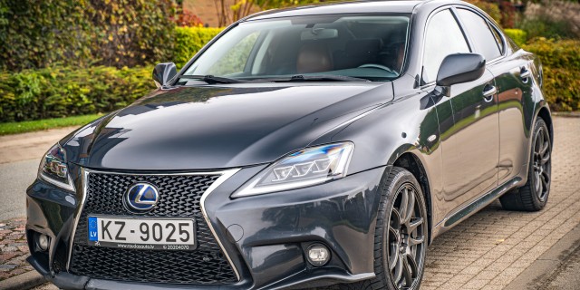 LEXUS IS 
