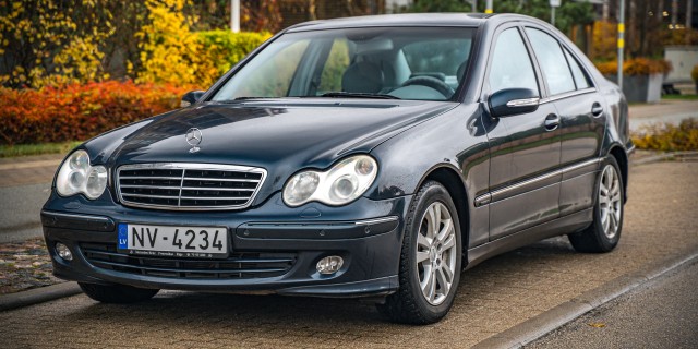 MERCEDES C240