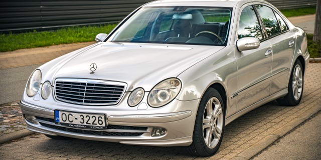 MERCEDES E220