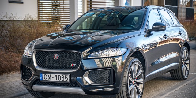 JAGUAR F-PACE