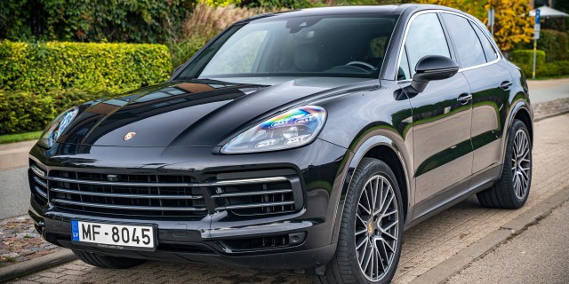 PORSCHE CAYENNE