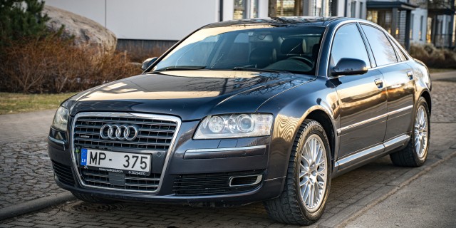 AUDI A8