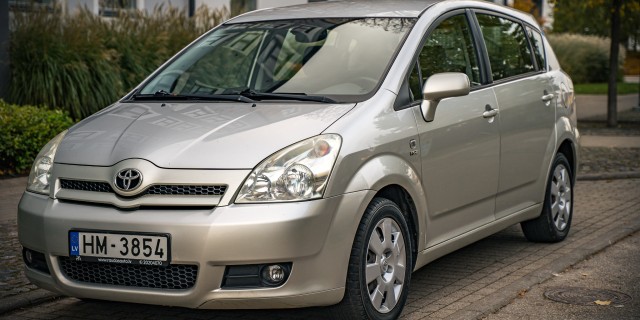 TOYOTA COROLLA VERSO