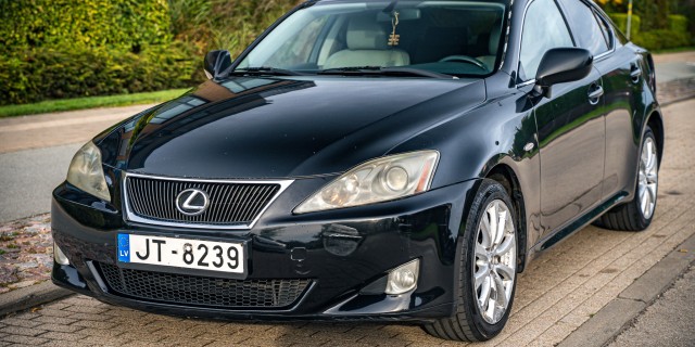 LEXUS IS