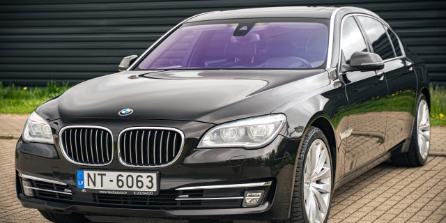 BMW 750