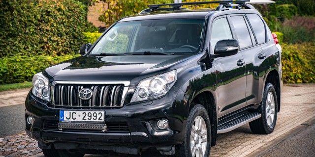 TOYOTA LAND CRUISER