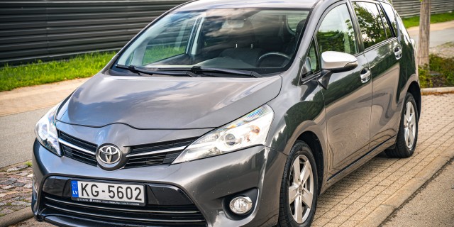 TOYOTA VERSO