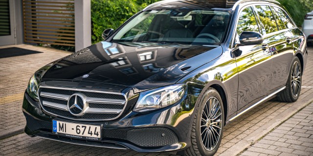 MERCEDES E220