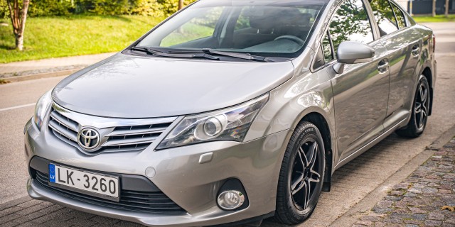 TOYOTA AVENSIS