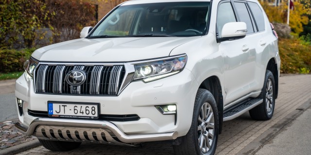 TOYOTA LAND CRUISER