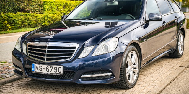MERCEDES E200