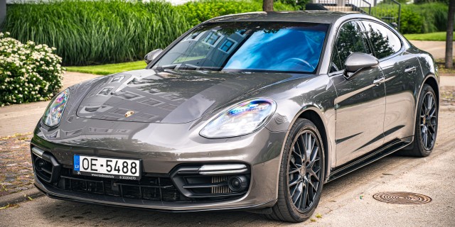 PORSCHE PANAMERA