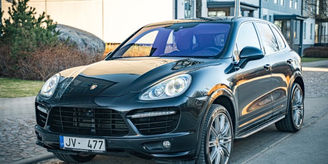 PORSCHE CAYENNE