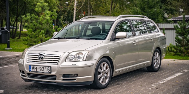 TOYOTA AVENSIS