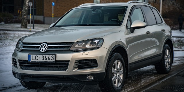 VOLKSWAGEN TOUAREG