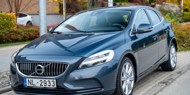 VOLVO V40