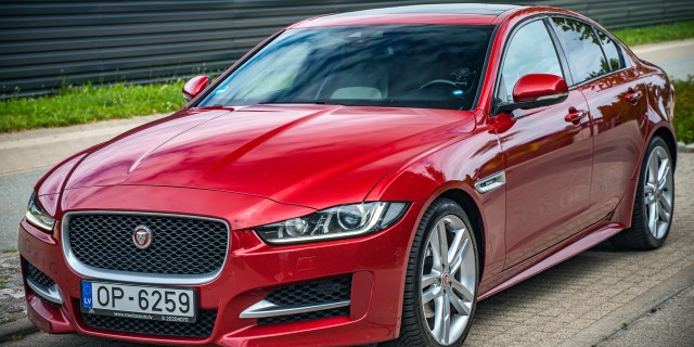 JAGUAR XE