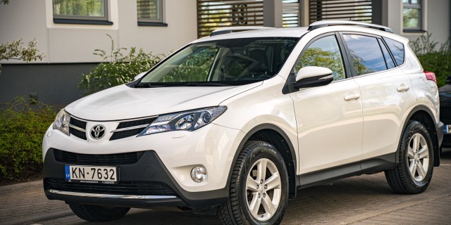 TOYOTA RAV 4