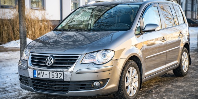 VOLKSWAGEN TOURAN