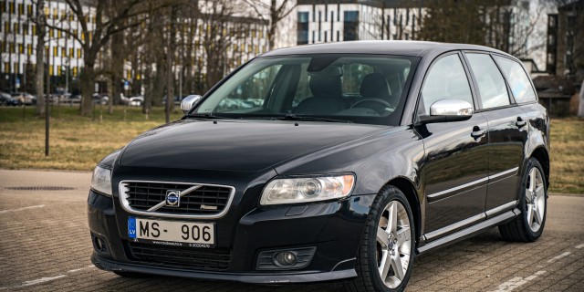 VOLVO V50