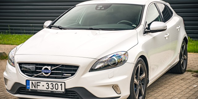 VOLVO V40