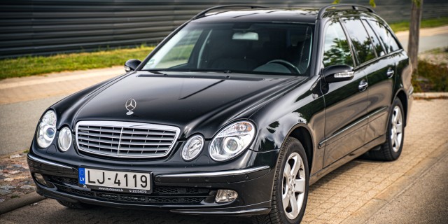 MERCEDES E220