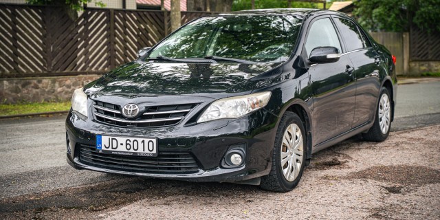 TOYOTA COROLLA