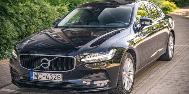 VOLVO S90