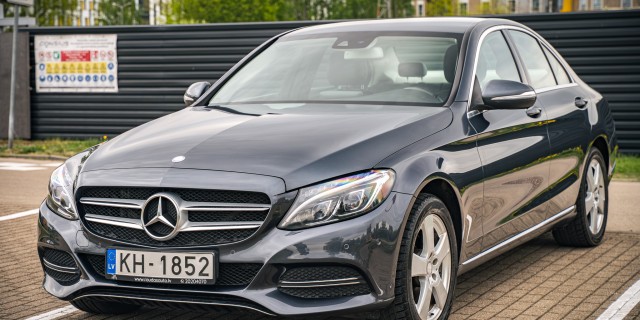 MERCEDES C220