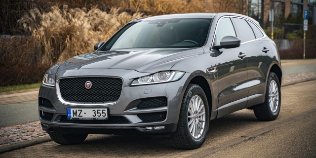 JAGUAR F-PACE