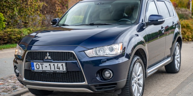 MITSUBISHI OUTLANDER