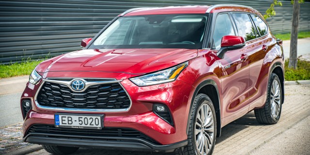 TOYOTA HIGHLANDER