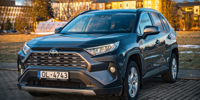 TOYOTA RAV 4